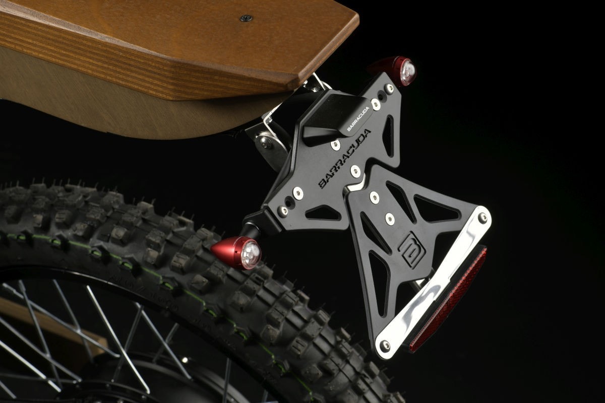 Un italiano ha omologato la prima moto fatta di legno